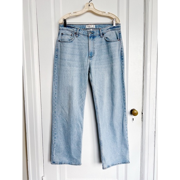 A&F • Curve Love Low Rise Baggy Jean medium light wash faded distressed loose - Picture 2 of 12